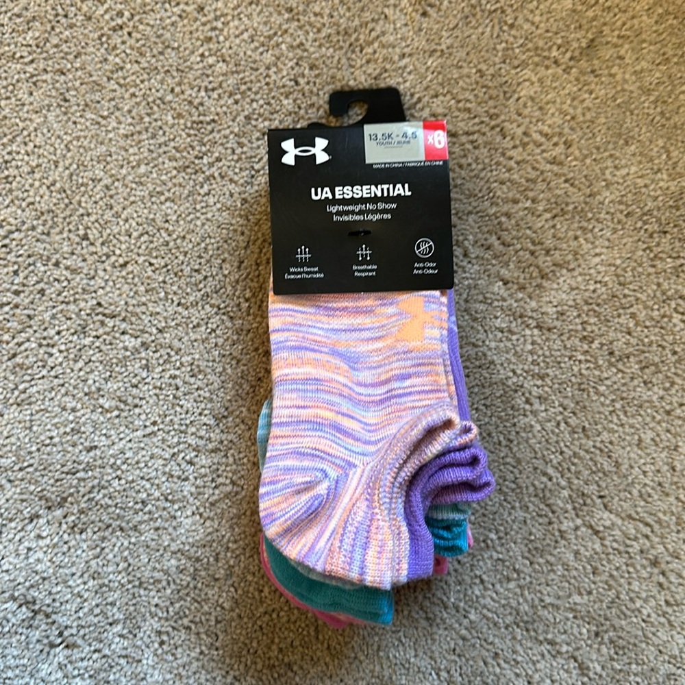 Brand new with tags Under Armour youth socks, 6 pairs, extra cushion super soft